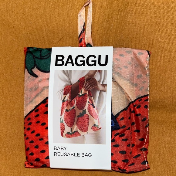BAGGU Handbags - BAGGU Strawberries Baby Reusable Tote Bag NWT LAST ONE